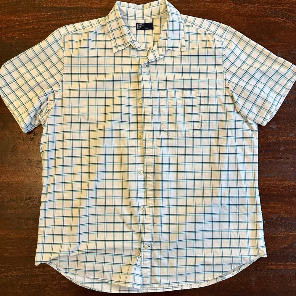 GAP White and Blue Checkered Button-Down Short Sleeve Shirt